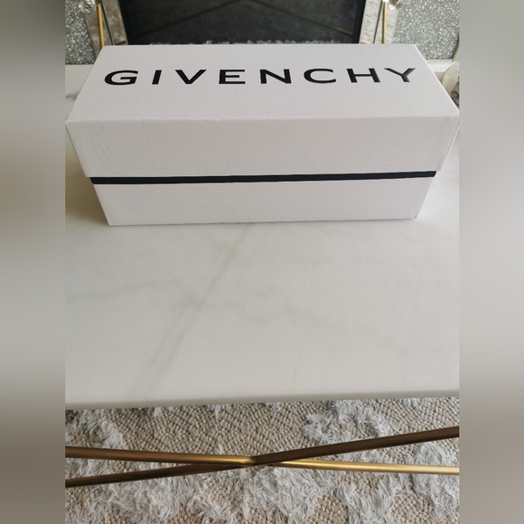 Givenchy box (empty) - Picture 2 of 4